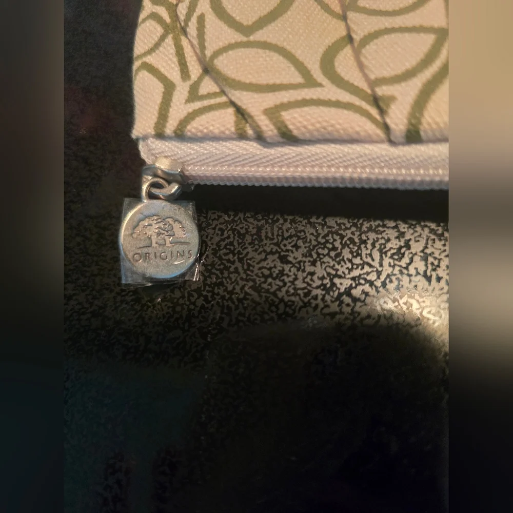NEW Origins Stylish Green and Cream Patterned Cosmetic Bag - Picture 2 of 6